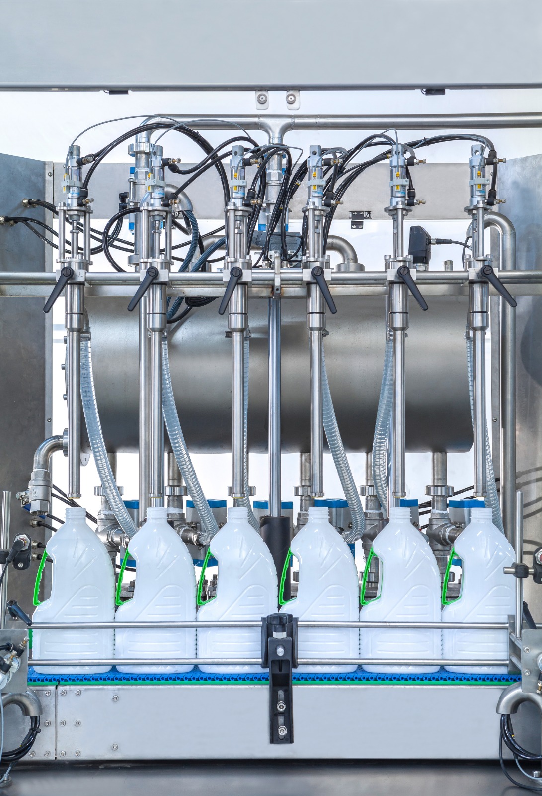 Automatic-Bottle-filling-capping-nozzels